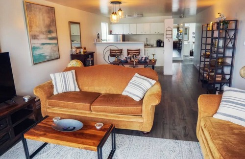 West Bellevue Apartment | The Mariner in Meydenbauer Bay | 29 Nights