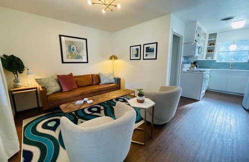 Greater South River City House | The Mariposa Wing B by Lodgewell - Spread your wings here