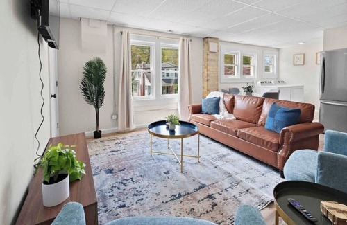 Ashland Apartment | The Market Apts by Nest and Bloom - Suite 3 (5043)