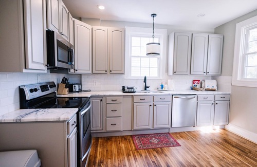 Danville House | The Marshall House- 1920's Charm close to Averett & Casino