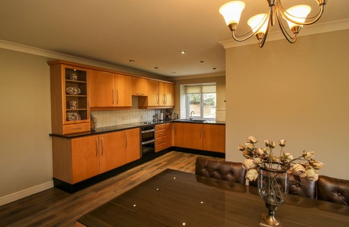 Welshpool Cottage | THE MARSHES, family friendly, with a garden in Guilsfield