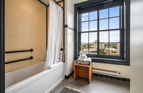 East Liberty Hotel | The Maverick by Kasa
