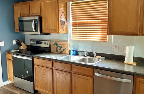 Mesick House | The Mesick Hideaway – 5BR/3BA Family Fun Spot w/Lake, River & Hiking Trails
