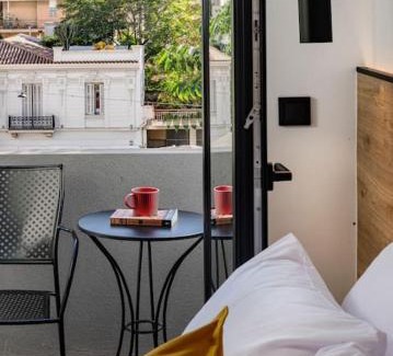 Kerameikos Apartment | The Meta Stay - Sunny Getaway with Rooftop Access