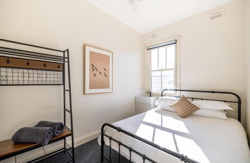 Adelong Hotel | The Middle
