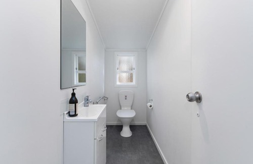 Rototai House | The Middle