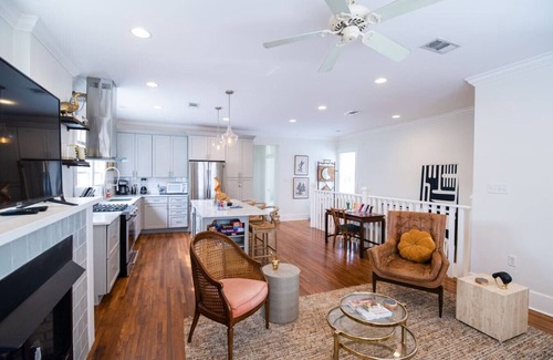 Capital View Apartment | The Midtown Pearl with midterm discounts