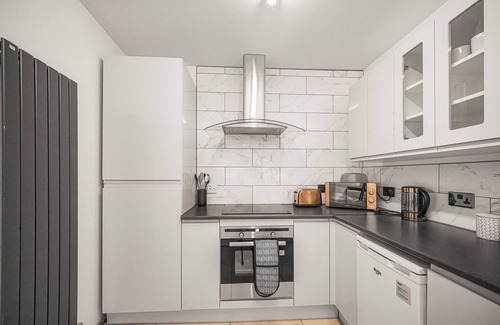 Llwchwr House | The Modern Cwtch House - Swansea