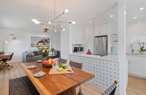 Carpinteria Apartment | The Moon of Carp! 2BD 1BA, 2 Blocks to Beach, Walk Everywhere!