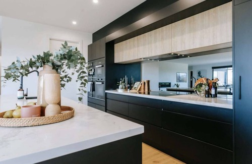 Fingal House | The Moonah Residence - Luxury 6 Bedroom Private Residence overlooking Moonah Links