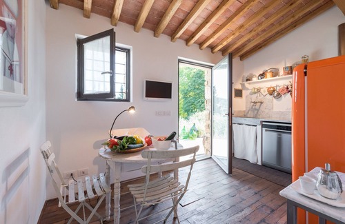 Vaiano House | The MOONLIT & SUNNY COTTAGE in an olive grove near Florence in Tuscany