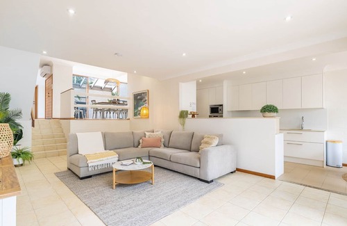 Soldiers Point House | The Moorings, 23/4 Cromarty Rd - air con, pool and waterfront