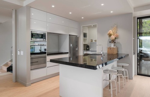 Two Mile Bay Apartment | The Moorings Apartment 6