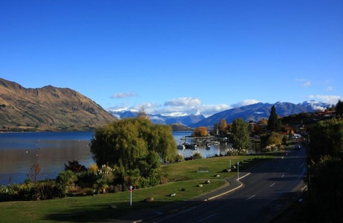 Wanaka Hotel | The Moorings Motel and Apartments
