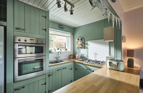 Cairndow Cottage | The Moorings, overlooking Loch Fyne - sleeps 4 guests in 2 bedrooms