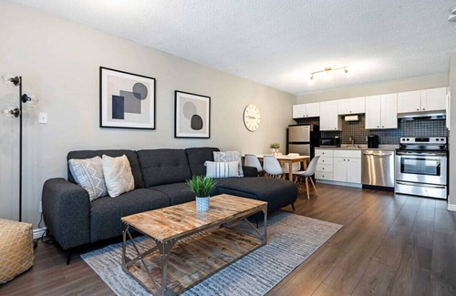 Collingwood Condo | The Moose Lodge - Modern Condo in Collingwood