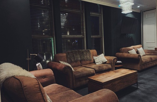 Barry Hotel | The Mount Rooms