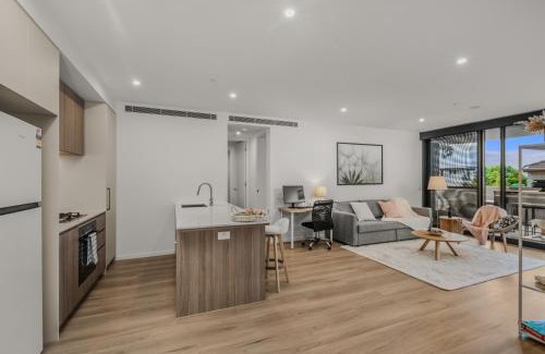 East Brisbane Apartment | "The Mowbray"-Luxury,rooftop pool,gym,free parking