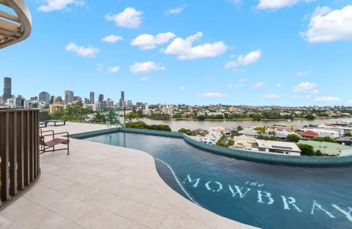 East Brisbane Apartment | "The Mowbray"-Luxury,rooftop pool,gym,free parking