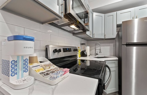 Belmont Apartment | The Mykonos Muse | University City Philadelphia