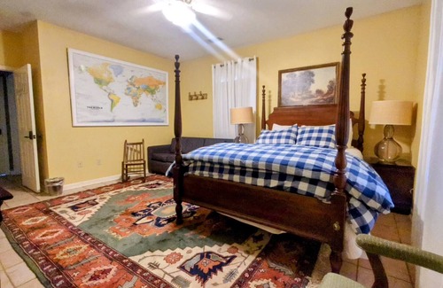 Buena Vista Hotel | The Myrtle Room at The Town House Inn - Guesthouse