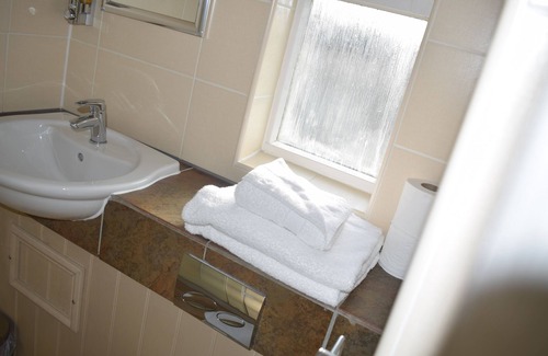 Pottersbury Hotel | The Narrowboat At Weedon