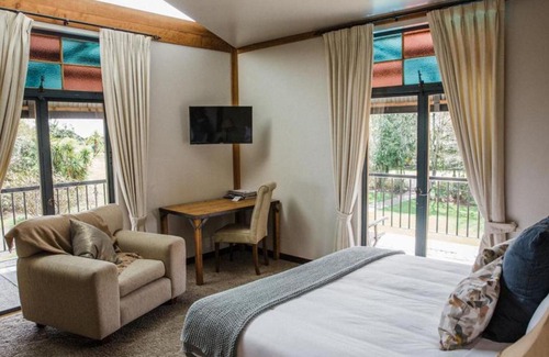 Tamahere Hotel | The Narrows Landing Hotel