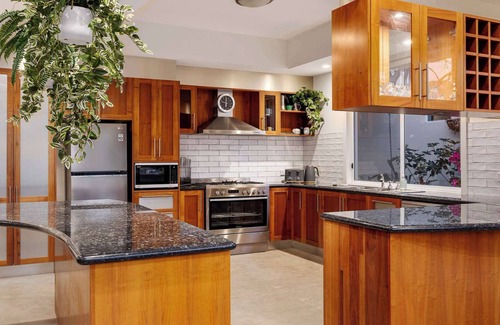 McCrae House | The Nepean | 100m to Beach, Pool & Fire Pit