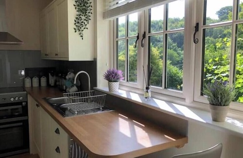Sheffield Green Cottage | The Nest Danehill - Idyllic Woodland Retreat