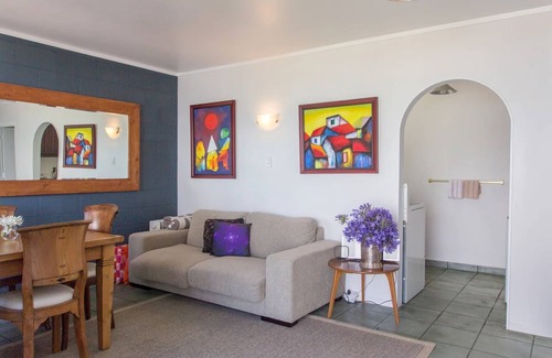 Russell House | The Nest Russell Waterfront Central Cottage