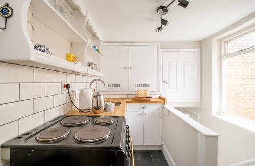 Aldeburgh Cottage | The Nest - sleeps 4 guests in 2 bedrooms