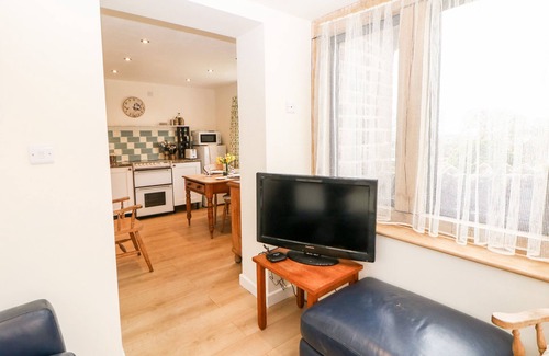 Quarnford Cottage | THE NETTY, pet friendly, with a garden in Buxton