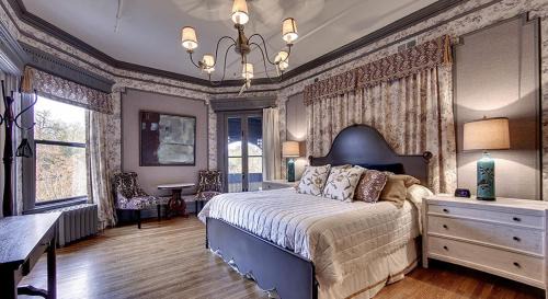 Summit - University Bed & Breakfast | The New Victorian Mansion Bed & Breakfast