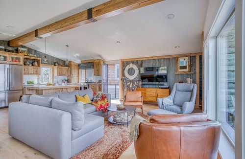 Nedonna Beach House | The Nickels Quarters-Gorgeous Oceanfront Rockaway Beauty with Two Master Suites!