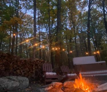 East Stroudsburg House | The Nook Lodge - cabin with hot tub at Shawnee and Camelback Mtn