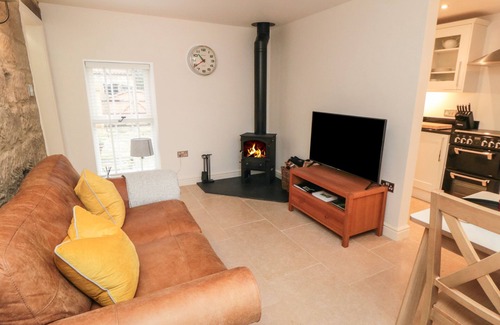 Great Fryup Dale House | THE NOOK, pet friendly, character holiday cottage in Glaisdale