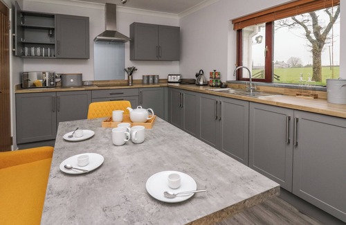 Saint Clears Cottage | The Oaks