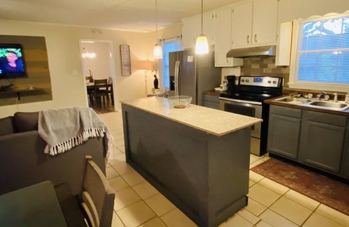 Mobile House | The Oaks Vanderbilt location is adjacent to USA campus and Azalea golf course