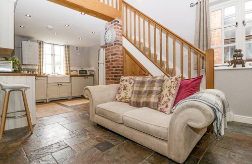 Pembridge Cottage | THE OLD BAKEHOUSE, pet friendly, with open fire in Pembridge