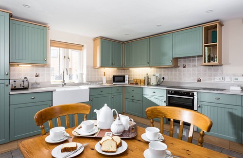 Kingham House | The Old Bakery (4) - sleeps 4 guests in 2 bedrooms