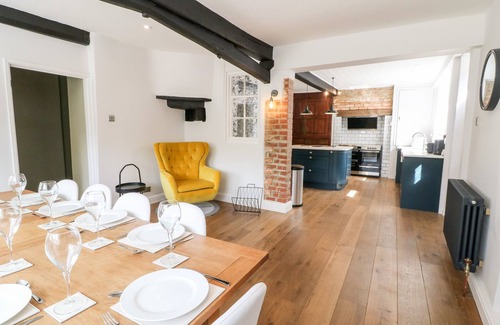 Hook Norton House | THE OLD BAKERY, family friendly, with a garden in Hook Norton