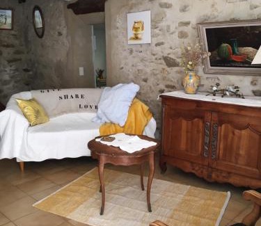 La Tour-d'Aigues House | The Old Barn