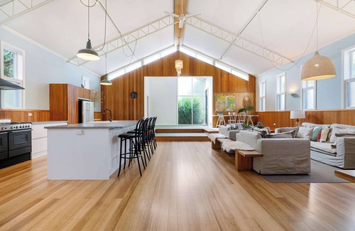Red Hill House | The Old Church | Fireplace | Pets | Wineries