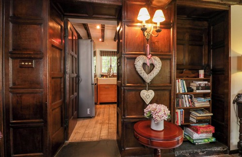 Troutbeck Bridge House | THE OLD HOUSE, pet friendly, with open fire in Troutbeck Bridge