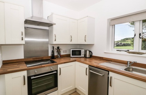 Sidmouth Cottage | THE OLD KENNELS, pet friendly, with hot tub in Sidford