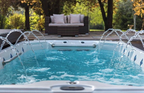 Dalkeith House | The Old Millhouse - Luxury Retreat: Sauna and Hot Tub