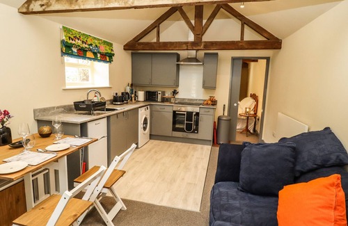 Knipton Cottage | THE OLD MOWER SHED, with a garden in Knipton