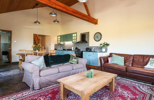 Overton-on-dee Cottage | THE OLD NURSERY, family friendly, with a garden in Bangor-On-Dee