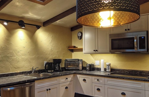 Stratford Apartment | The Old Rectory Coach House-EAST Suite downtown