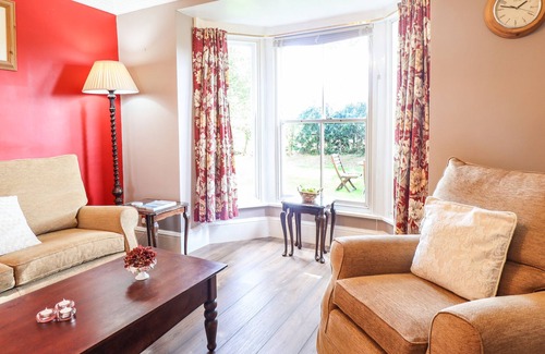 Winestead Cottage | THE OLD SCHOOL HOUSE, pet friendly, with a garden in Patrington
